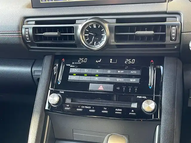 レクサス ＩＳ 500 FスポーツパフォーマンスファーストED 神奈川県 2023(令5)年 0.4万km ホワイトノーヴァガラスフレーク 500台限定車/サンルーフ/純正BBS製19インチAW/純正メモリーナビ・地デジTV/純正CD/DVD/SD/MSV/USB/BT/Miracast/パノラマモニター/ビルトインETC2.0/前後ドライブレコーダー/ベンガラ本木製コンビステアリング/ベンガラ本木製ドアパネル/レクサスセーフティシステム+/レーダークルーズコントロール/PCS/LTA/BSM/PKSA/PKSB/コーナーセンサー/オートハイビーム/LEDヘッドライト/前席パワーシート/シートヒーター/エアシート/ステアリングヒーター/パドルシフト/社外レーダー/プッシュスタート/スマートキー×2/カードキー×1/R7年ディーラー整備記録/保証書・取説あり