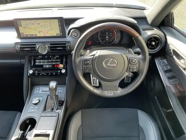 レクサス ＩＳ 500 FスポーツパフォーマンスファーストED 神奈川県 2023(令5)年 0.4万km ホワイトノーヴァガラスフレーク 500台限定車/サンルーフ/純正BBS製19インチAW/純正メモリーナビ・地デジTV/純正CD/DVD/SD/MSV/USB/BT/Miracast/パノラマモニター/ビルトインETC2.0/前後ドライブレコーダー/ベンガラ本木製コンビステアリング/ベンガラ本木製ドアパネル/レクサスセーフティシステム+/レーダークルーズコントロール/PCS/LTA/BSM/PKSA/PKSB/コーナーセンサー/オートハイビーム/LEDヘッドライト/前席パワーシート/シートヒーター/エアシート/ステアリングヒーター/パドルシフト/社外レーダー/プッシュスタート/スマートキー×2/カードキー×1/R7年ディーラー整備記録/保証書・取説あり