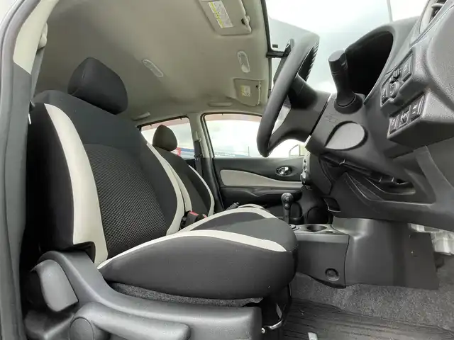 日産 ノート X 大阪府 2017(平29)年 3万km ブリリアントホワイトパール 純正ナビ　/   フルセグＴＶ/CD/DVD/Bluetooth/USB　/アラウンドビューモニター　/衝突軽減ブレーキ/コーナーセンサー　/デジタルインナーミラー　/ＧＲＡＳＳ14インチアルミホイール　/前方ドライブレコーダー/レーンキープアシスト　/純正フロアマット　/プッシュスタート　/オートライト　/スマートキー/取扱説明書/保証書/記録簿