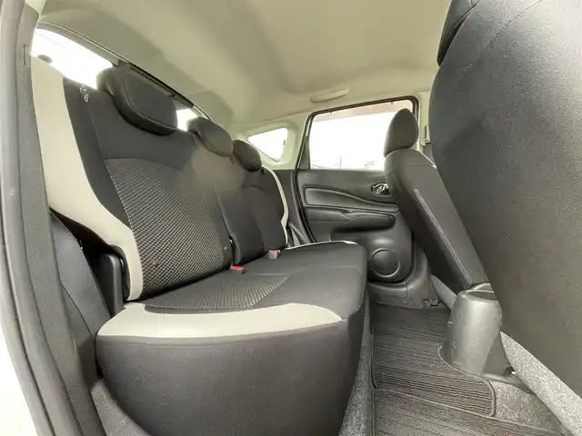 日産 ノート X 大阪府 2017(平29)年 3万km ブリリアントホワイトパール 純正ナビ　/   フルセグＴＶ/CD/DVD/Bluetooth/USB　/アラウンドビューモニター　/衝突軽減ブレーキ/コーナーセンサー　/デジタルインナーミラー　/ＧＲＡＳＳ14インチアルミホイール　/前方ドライブレコーダー/レーンキープアシスト　/純正フロアマット　/プッシュスタート　/オートライト　/スマートキー/取扱説明書/保証書/記録簿