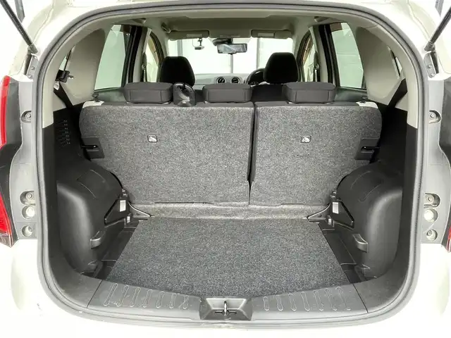 日産 ノート X 大阪府 2017(平29)年 3万km ブリリアントホワイトパール 純正ナビ　/   フルセグＴＶ/CD/DVD/Bluetooth/USB　/アラウンドビューモニター　/衝突軽減ブレーキ/コーナーセンサー　/デジタルインナーミラー　/ＧＲＡＳＳ14インチアルミホイール　/前方ドライブレコーダー/レーンキープアシスト　/純正フロアマット　/プッシュスタート　/オートライト　/スマートキー/取扱説明書/保証書/記録簿