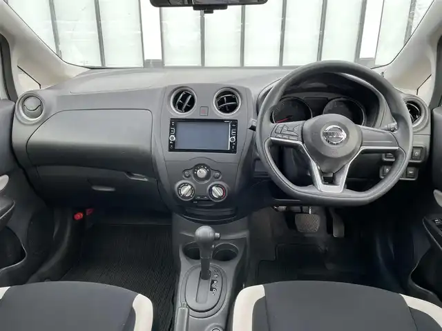 日産 ノート X 大阪府 2017(平29)年 3万km ブリリアントホワイトパール 純正ナビ　/   フルセグＴＶ/CD/DVD/Bluetooth/USB　/アラウンドビューモニター　/衝突軽減ブレーキ/コーナーセンサー　/デジタルインナーミラー　/ＧＲＡＳＳ14インチアルミホイール　/前方ドライブレコーダー/レーンキープアシスト　/純正フロアマット　/プッシュスタート　/オートライト　/スマートキー/取扱説明書/保証書/記録簿