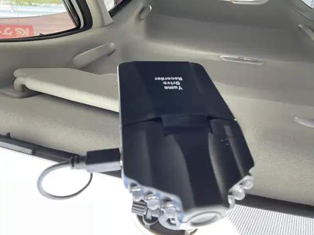 日産 ノート X 大阪府 2017(平29)年 3万km ブリリアントホワイトパール 純正ナビ　/   フルセグＴＶ/CD/DVD/Bluetooth/USB　/アラウンドビューモニター　/衝突軽減ブレーキ/コーナーセンサー　/デジタルインナーミラー　/ＧＲＡＳＳ14インチアルミホイール　/前方ドライブレコーダー/レーンキープアシスト　/純正フロアマット　/プッシュスタート　/オートライト　/スマートキー/取扱説明書/保証書/記録簿