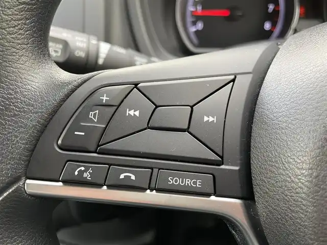 日産 ノート X 大阪府 2017(平29)年 3万km ブリリアントホワイトパール 純正ナビ　/   フルセグＴＶ/CD/DVD/Bluetooth/USB　/アラウンドビューモニター　/衝突軽減ブレーキ/コーナーセンサー　/デジタルインナーミラー　/ＧＲＡＳＳ14インチアルミホイール　/前方ドライブレコーダー/レーンキープアシスト　/純正フロアマット　/プッシュスタート　/オートライト　/スマートキー/取扱説明書/保証書/記録簿