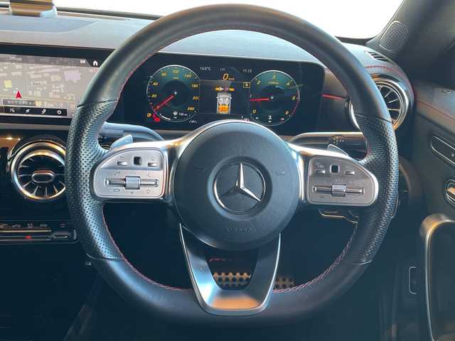 メルセデス・ベンツ ＣＬＡ２００ｄ AMGライン 高知県 2020(令2)年 1.6万km デジタルホワイト レーダーセーフティパッケージ/10.25インチワイドディスプレイ/【地デジTV/BT】/道路標識アシスト/パーキングアシスト/アクティブクルーズコントロール/アクティブレーンチェンジアシスト/アクティブブレーキアシスト/ブラインドスポットアシスト/アクティブレーンキーピングアシスト/アンビエントライト/ナッパ革巻きステアリング/ハーフレザーシート/パワーシート【シートメモリ機能付き】/シートヒーター/キーレスゴー/マルチビームLEDヘッドランプ/アダプティブハイビームアシストプラス/１８インチＡＭＧ製アルミホイール/ドラレコ
