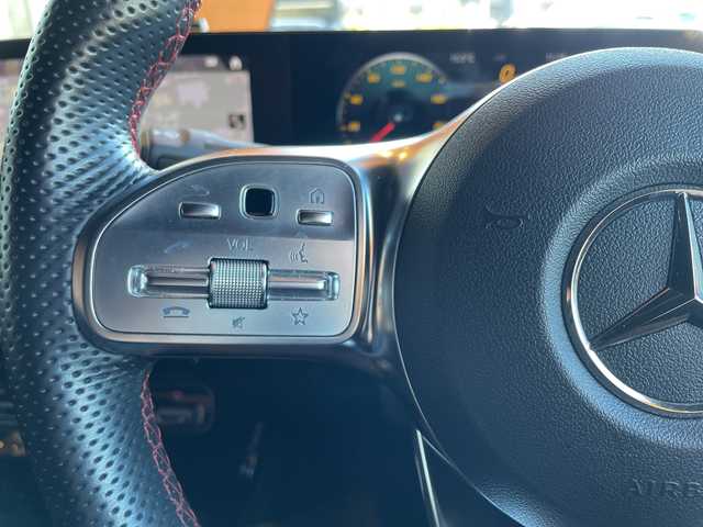 メルセデス・ベンツ ＣＬＡ２００ｄ AMGライン 高知県 2020(令2)年 1.6万km デジタルホワイト レーダーセーフティパッケージ/10.25インチワイドディスプレイ/【地デジTV/BT】/道路標識アシスト/パーキングアシスト/アクティブクルーズコントロール/アクティブレーンチェンジアシスト/アクティブブレーキアシスト/ブラインドスポットアシスト/アクティブレーンキーピングアシスト/アンビエントライト/ナッパ革巻きステアリング/ハーフレザーシート/パワーシート【シートメモリ機能付き】/シートヒーター/キーレスゴー/マルチビームLEDヘッドランプ/アダプティブハイビームアシストプラス/１８インチＡＭＧ製アルミホイール/ドラレコ