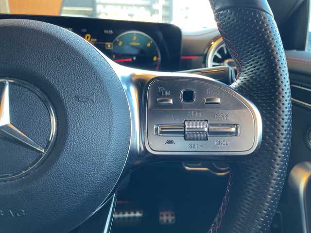 メルセデス・ベンツ ＣＬＡ２００ｄ AMGライン 高知県 2020(令2)年 1.6万km デジタルホワイト レーダーセーフティパッケージ/10.25インチワイドディスプレイ/【地デジTV/BT】/道路標識アシスト/パーキングアシスト/アクティブクルーズコントロール/アクティブレーンチェンジアシスト/アクティブブレーキアシスト/ブラインドスポットアシスト/アクティブレーンキーピングアシスト/アンビエントライト/ナッパ革巻きステアリング/ハーフレザーシート/パワーシート【シートメモリ機能付き】/シートヒーター/キーレスゴー/マルチビームLEDヘッドランプ/アダプティブハイビームアシストプラス/１８インチＡＭＧ製アルミホイール/ドラレコ