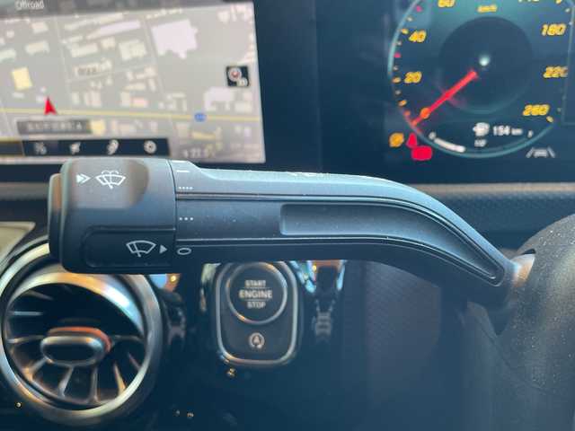 メルセデス・ベンツ ＣＬＡ２００ｄ AMGライン 高知県 2020(令2)年 1.6万km デジタルホワイト レーダーセーフティパッケージ/10.25インチワイドディスプレイ/【地デジTV/BT】/道路標識アシスト/パーキングアシスト/アクティブクルーズコントロール/アクティブレーンチェンジアシスト/アクティブブレーキアシスト/ブラインドスポットアシスト/アクティブレーンキーピングアシスト/アンビエントライト/ナッパ革巻きステアリング/ハーフレザーシート/パワーシート【シートメモリ機能付き】/シートヒーター/キーレスゴー/マルチビームLEDヘッドランプ/アダプティブハイビームアシストプラス/１８インチＡＭＧ製アルミホイール/ドラレコ