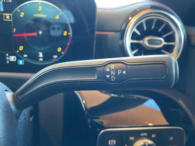 メルセデス・ベンツ ＣＬＡ２００ｄ AMGライン 高知県 2020(令2)年 1.6万km デジタルホワイト レーダーセーフティパッケージ/10.25インチワイドディスプレイ/【地デジTV/BT】/道路標識アシスト/パーキングアシスト/アクティブクルーズコントロール/アクティブレーンチェンジアシスト/アクティブブレーキアシスト/ブラインドスポットアシスト/アクティブレーンキーピングアシスト/アンビエントライト/ナッパ革巻きステアリング/ハーフレザーシート/パワーシート【シートメモリ機能付き】/シートヒーター/キーレスゴー/マルチビームLEDヘッドランプ/アダプティブハイビームアシストプラス/１８インチＡＭＧ製アルミホイール/ドラレコ