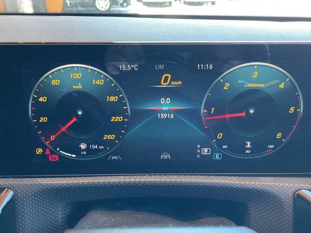 メルセデス・ベンツ ＣＬＡ２００ｄ AMGライン 高知県 2020(令2)年 1.6万km デジタルホワイト レーダーセーフティパッケージ/10.25インチワイドディスプレイ/【地デジTV/BT】/道路標識アシスト/パーキングアシスト/アクティブクルーズコントロール/アクティブレーンチェンジアシスト/アクティブブレーキアシスト/ブラインドスポットアシスト/アクティブレーンキーピングアシスト/アンビエントライト/ナッパ革巻きステアリング/ハーフレザーシート/パワーシート【シートメモリ機能付き】/シートヒーター/キーレスゴー/マルチビームLEDヘッドランプ/アダプティブハイビームアシストプラス/１８インチＡＭＧ製アルミホイール/ドラレコ