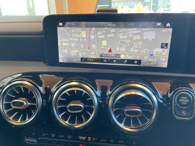 メルセデス・ベンツ ＣＬＡ２００ｄ AMGライン 高知県 2020(令2)年 1.6万km デジタルホワイト レーダーセーフティパッケージ/10.25インチワイドディスプレイ/【地デジTV/BT】/道路標識アシスト/パーキングアシスト/アクティブクルーズコントロール/アクティブレーンチェンジアシスト/アクティブブレーキアシスト/ブラインドスポットアシスト/アクティブレーンキーピングアシスト/アンビエントライト/ナッパ革巻きステアリング/ハーフレザーシート/パワーシート【シートメモリ機能付き】/シートヒーター/キーレスゴー/マルチビームLEDヘッドランプ/アダプティブハイビームアシストプラス/１８インチＡＭＧ製アルミホイール/ドラレコ