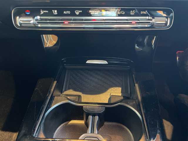 メルセデス・ベンツ ＣＬＡ２００ｄ AMGライン 高知県 2020(令2)年 1.6万km デジタルホワイト レーダーセーフティパッケージ/10.25インチワイドディスプレイ/【地デジTV/BT】/道路標識アシスト/パーキングアシスト/アクティブクルーズコントロール/アクティブレーンチェンジアシスト/アクティブブレーキアシスト/ブラインドスポットアシスト/アクティブレーンキーピングアシスト/アンビエントライト/ナッパ革巻きステアリング/ハーフレザーシート/パワーシート【シートメモリ機能付き】/シートヒーター/キーレスゴー/マルチビームLEDヘッドランプ/アダプティブハイビームアシストプラス/１８インチＡＭＧ製アルミホイール/ドラレコ