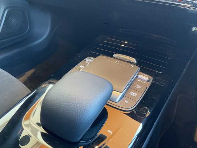 メルセデス・ベンツ ＣＬＡ２００ｄ AMGライン 高知県 2020(令2)年 1.6万km デジタルホワイト レーダーセーフティパッケージ/10.25インチワイドディスプレイ/【地デジTV/BT】/道路標識アシスト/パーキングアシスト/アクティブクルーズコントロール/アクティブレーンチェンジアシスト/アクティブブレーキアシスト/ブラインドスポットアシスト/アクティブレーンキーピングアシスト/アンビエントライト/ナッパ革巻きステアリング/ハーフレザーシート/パワーシート【シートメモリ機能付き】/シートヒーター/キーレスゴー/マルチビームLEDヘッドランプ/アダプティブハイビームアシストプラス/１８インチＡＭＧ製アルミホイール/ドラレコ