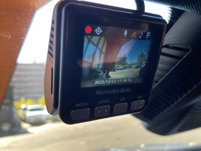 メルセデス・ベンツ ＣＬＡ２００ｄ AMGライン 高知県 2020(令2)年 1.6万km デジタルホワイト レーダーセーフティパッケージ/10.25インチワイドディスプレイ/【地デジTV/BT】/道路標識アシスト/パーキングアシスト/アクティブクルーズコントロール/アクティブレーンチェンジアシスト/アクティブブレーキアシスト/ブラインドスポットアシスト/アクティブレーンキーピングアシスト/アンビエントライト/ナッパ革巻きステアリング/ハーフレザーシート/パワーシート【シートメモリ機能付き】/シートヒーター/キーレスゴー/マルチビームLEDヘッドランプ/アダプティブハイビームアシストプラス/１８インチＡＭＧ製アルミホイール/ドラレコ