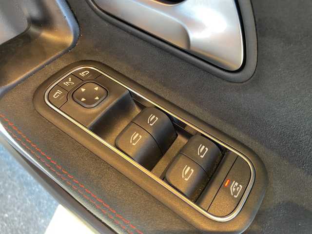 メルセデス・ベンツ ＣＬＡ２００ｄ AMGライン 高知県 2020(令2)年 1.6万km デジタルホワイト レーダーセーフティパッケージ/10.25インチワイドディスプレイ/【地デジTV/BT】/道路標識アシスト/パーキングアシスト/アクティブクルーズコントロール/アクティブレーンチェンジアシスト/アクティブブレーキアシスト/ブラインドスポットアシスト/アクティブレーンキーピングアシスト/アンビエントライト/ナッパ革巻きステアリング/ハーフレザーシート/パワーシート【シートメモリ機能付き】/シートヒーター/キーレスゴー/マルチビームLEDヘッドランプ/アダプティブハイビームアシストプラス/１８インチＡＭＧ製アルミホイール/ドラレコ