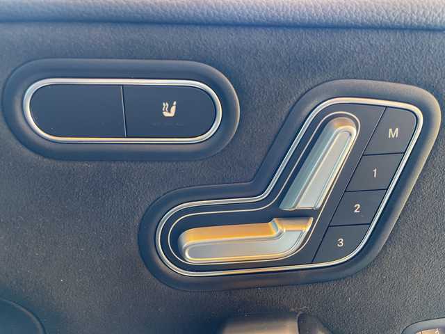 メルセデス・ベンツ ＣＬＡ２００ｄ AMGライン 高知県 2020(令2)年 1.6万km デジタルホワイト レーダーセーフティパッケージ/10.25インチワイドディスプレイ/【地デジTV/BT】/道路標識アシスト/パーキングアシスト/アクティブクルーズコントロール/アクティブレーンチェンジアシスト/アクティブブレーキアシスト/ブラインドスポットアシスト/アクティブレーンキーピングアシスト/アンビエントライト/ナッパ革巻きステアリング/ハーフレザーシート/パワーシート【シートメモリ機能付き】/シートヒーター/キーレスゴー/マルチビームLEDヘッドランプ/アダプティブハイビームアシストプラス/１８インチＡＭＧ製アルミホイール/ドラレコ