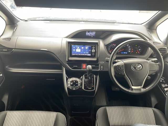 トヨタ ヴォクシー ZS 煌Ⅱ 沖縄県 2019(令1)年 5.4万km イナズマスパーキングブラックガラスフレーク 社外ナビゲーション(AVIC-PW802)/フルセグＴＶ/Ｂｌｕｅｔｏｏｔｈ/バックカメラ/アルパインフリップダウンモニター/両側パワースライドドア/ＥＴＣ/衝突軽減ブレーキ/ＬＥＤヘッドライト/スマートキー＆プッシュスタート/ＵＳＢポート/ドアバイザー/純正15インチアルミホイル
