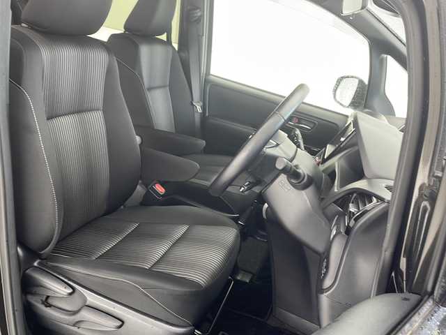 トヨタ ヴォクシー ZS 煌Ⅱ 沖縄県 2019(令1)年 5.4万km イナズマスパーキングブラックガラスフレーク 社外ナビゲーション(AVIC-PW802)/フルセグＴＶ/Ｂｌｕｅｔｏｏｔｈ/バックカメラ/アルパインフリップダウンモニター/両側パワースライドドア/ＥＴＣ/衝突軽減ブレーキ/ＬＥＤヘッドライト/スマートキー＆プッシュスタート/ＵＳＢポート/ドアバイザー/純正15インチアルミホイル
