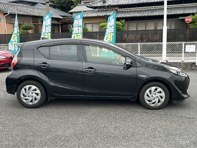 トヨタ アクア S 愛知県 2017(平29)年 8.4万km ブラックマイカ /禁煙車/ワンオーナー//純正ナビ・フルセグTV//バックカメラ//ビルトインETC//プリクラッシュセーフティ//レーンディパーチャーアラート//オートハイビーム//電動格納ミラーウインカー//プッシュスタート//スマートキー//LEDオートライト//フォグランプ//ステアリングスイッチ//EV.ECOモード//純正ドアバイザー//純正フロアマット//新車保証書/取扱説明書//スペアキー