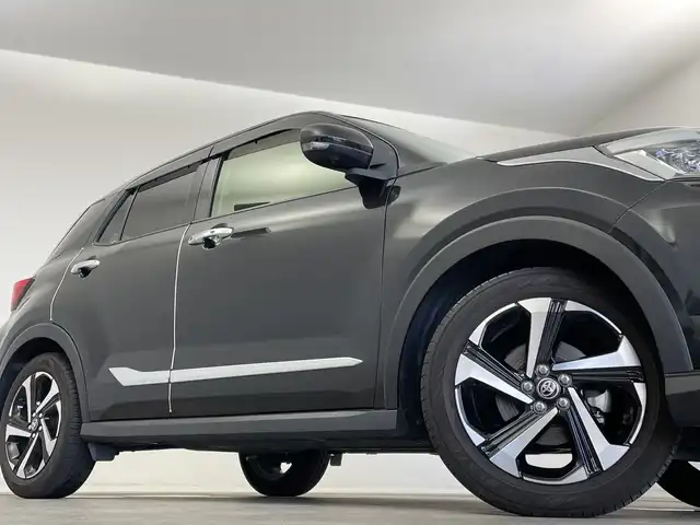 トヨタ ライズ Z 新潟県 2022(令4)年 2.4万km ブラックマイカメタリック 純正ディスプレイオーディオ/全方位カメラ/プリクラッシュセーフティ/レーダークルーズコントロール/レーンキープアシスト/ブラインドスポットモニター/フルセグTV/HDMI/Applel car play/Android Auto /オートライト/オートハイビーム/LEDヘッドライト/AC100V電源/オートブレーキホールド/コーナーセンサー/プッシュスタート/純正フロアマット