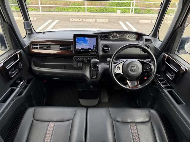 ホンダ Ｎ ＢＯＸ カスタム L 佐賀県 2021(令3)年 5.2万km プラチナホワイトパール ワンオーナー/社外8インチメモリーナビゲーション/・フルセグTV/CD/DVD/SD/Bluetooth/バックカメラ/ビルトインETC/両側パワースライドドア/合皮シート/DN席シートヒーター/後席サンシェード/ISOFIX対応/レザー調ハンドルカバー/ステアリングリモコン/純正14インチアルミホイール/純正LEDヘッドライト/・オートマチックハイビーム/純正LEDフォグランプ/純正フロアマット/純正ドアバイザ―/スペアキー１本