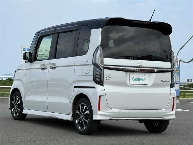 ホンダ Ｎ ＢＯＸ カスタム L 佐賀県 2021(令3)年 5.2万km プラチナホワイトパール ワンオーナー/社外8インチメモリーナビゲーション/・フルセグTV/CD/DVD/SD/Bluetooth/バックカメラ/ビルトインETC/両側パワースライドドア/合皮シート/DN席シートヒーター/後席サンシェード/ISOFIX対応/レザー調ハンドルカバー/ステアリングリモコン/純正14インチアルミホイール/純正LEDヘッドライト/・オートマチックハイビーム/純正LEDフォグランプ/純正フロアマット/純正ドアバイザ―/スペアキー１本