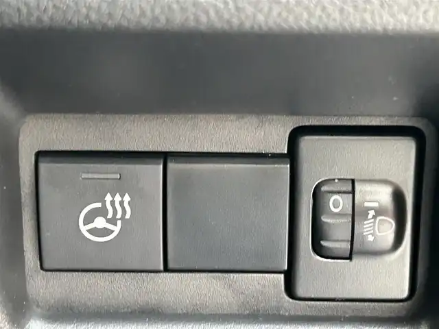 スズキ スペーシア カスタム HYBRID XS 愛媛県 2023(令5)年 0.1千km ピュアホワイトパール/ブラック2トーン 登録時走行距離：8Km/横滑り防止装置/衝突軽減システム/レーンキープアシスト/パーキングアシスト/アイドリングストップ/エンジンスタートボタン/追従クルコン/ＡＢS/LEDヘッドライト/オートライト/両側パワスラ/スマートキー/ハンドルヒーター/シートヒーター/純正アルミホイール