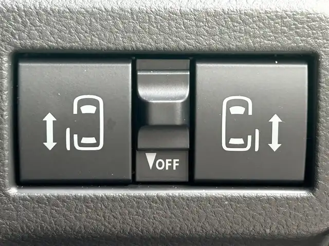 スズキ スペーシア カスタム HYBRID XS 愛媛県 2023(令5)年 0.1千km ピュアホワイトパール/ブラック2トーン 登録時走行距離：8Km/横滑り防止装置/衝突軽減システム/レーンキープアシスト/パーキングアシスト/アイドリングストップ/エンジンスタートボタン/追従クルコン/ＡＢS/LEDヘッドライト/オートライト/両側パワスラ/スマートキー/ハンドルヒーター/シートヒーター/純正アルミホイール