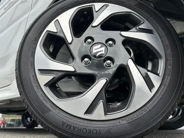 スズキ スペーシア カスタム HYBRID XS 愛媛県 2023(令5)年 0.1千km ピュアホワイトパール/ブラック2トーン 登録時走行距離：8Km/横滑り防止装置/衝突軽減システム/レーンキープアシスト/パーキングアシスト/アイドリングストップ/エンジンスタートボタン/追従クルコン/ＡＢS/LEDヘッドライト/オートライト/両側パワスラ/スマートキー/ハンドルヒーター/シートヒーター/純正アルミホイール