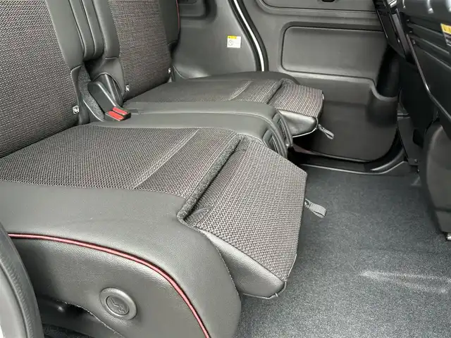 スズキ スペーシア カスタム HYBRID XS 愛媛県 2023(令5)年 0.1千km ピュアホワイトパール/ブラック2トーン 登録時走行距離：8Km/横滑り防止装置/衝突軽減システム/レーンキープアシスト/パーキングアシスト/アイドリングストップ/エンジンスタートボタン/追従クルコン/ＡＢS/LEDヘッドライト/オートライト/両側パワスラ/スマートキー/ハンドルヒーター/シートヒーター/純正アルミホイール