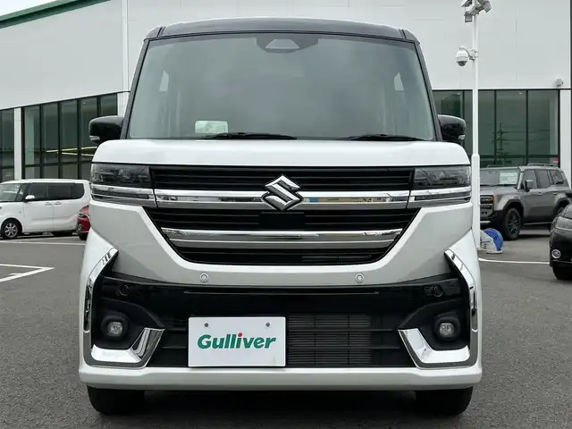 スズキ スペーシア カスタム HYBRID XS 愛媛県 2023(令5)年 0.1千km ピュアホワイトパール/ブラック2トーン 登録時走行距離：8Km/横滑り防止装置/衝突軽減システム/レーンキープアシスト/パーキングアシスト/アイドリングストップ/エンジンスタートボタン/追従クルコン/ＡＢS/LEDヘッドライト/オートライト/両側パワスラ/スマートキー/ハンドルヒーター/シートヒーター/純正アルミホイール