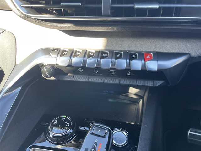 プジョー ５００８ GT ブルーHDi 埼玉県 2018(平30)年 5.6万km パール 純正ナビ/・USB/AUX/CarPlay/BT/Radio/全方位カメラ/黒ハーフレザーシート/パワーバックドア/レーンキープアシスト/コーナーセンサー/社外ドライブレコーダー/ブラインドスポット/アンビエントライト/パークアシスト/置くだけ充電/ダブルエアバッグ/サイドエアバッグ/アンチロックブレーキ/ダウンヒルアシスト/アダプティブクルーズコントロール