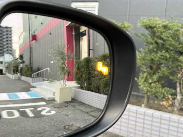 トヨタ ライズ Z 広島県 2022(令4)年 2.4万km レーザーブルークリスタルシャイン 禁煙車/ハイブリッド/スマートアシスト/・衝突軽減/・車線逸脱/・オートマチックハイビーム/・レーダークルーズコントロール/BSM/クリアランスソナー/社外ナビ（CN-HA０１WD）/・フルセグ/CD/DVD/Bluetooth//USB/MEMORYMUSIC/パノラマモニター/革巻きステアリング/ステアリングスイッチ（非連動）/オートライト/電動パーキングブレーキ/ブレーキホールド/LEDヘッドライト/フォグランプ/ドライブレコーダー（CS-51FR）/ETC/シートヒーター