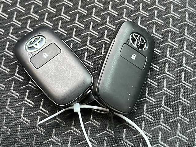 トヨタ ライズ Z 広島県 2022(令4)年 2.4万km レーザーブルークリスタルシャイン 禁煙車/ハイブリッド/スマートアシスト/・衝突軽減/・車線逸脱/・オートマチックハイビーム/・レーダークルーズコントロール/BSM/クリアランスソナー/社外ナビ（CN-HA０１WD）/・フルセグ/CD/DVD/Bluetooth//USB/MEMORYMUSIC/パノラマモニター/革巻きステアリング/ステアリングスイッチ（非連動）/オートライト/電動パーキングブレーキ/ブレーキホールド/LEDヘッドライト/フォグランプ/ドライブレコーダー（CS-51FR）/ETC/シートヒーター