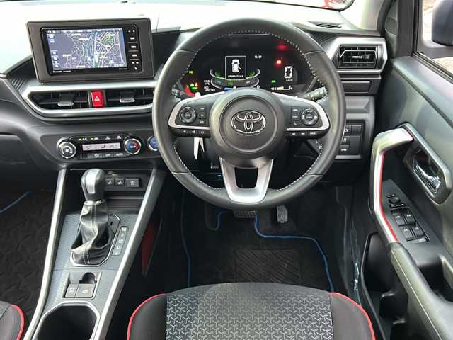 トヨタ ライズ Z 広島県 2022(令4)年 2.4万km レーザーブルークリスタルシャイン 禁煙車/ハイブリッド/スマートアシスト/・衝突軽減/・車線逸脱/・オートマチックハイビーム/・レーダークルーズコントロール/BSM/クリアランスソナー/社外ナビ（CN-HA０１WD）/・フルセグ/CD/DVD/Bluetooth//USB/MEMORYMUSIC/パノラマモニター/革巻きステアリング/ステアリングスイッチ（非連動）/オートライト/電動パーキングブレーキ/ブレーキホールド/LEDヘッドライト/フォグランプ/ドライブレコーダー（CS-51FR）/ETC/シートヒーター