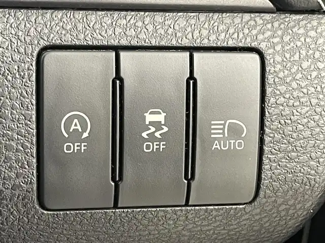 トヨタ ハリアー プレミアム スタイルノアール 福岡県 2019(令1)年 7.8万km ブラックマイカ 純正９型ナビ／フルセグＴＶ　/バックカメラ　/レーダークルーズコントロール　/コーナーセンサー　/インテリジェントクリアランスソナー　/衝突軽減ブレーキ　/レーンキープ　/オートマチックハイビーム　/横滑り防止装置　/アイドリングストップ　/MTモード付AT　/パワーバックドア　/ハーフレザーシート　/パワーシート　/電動格納式ドアミラー　/ＬＥＤヘッドライト　/純正１８インチアルミホイール