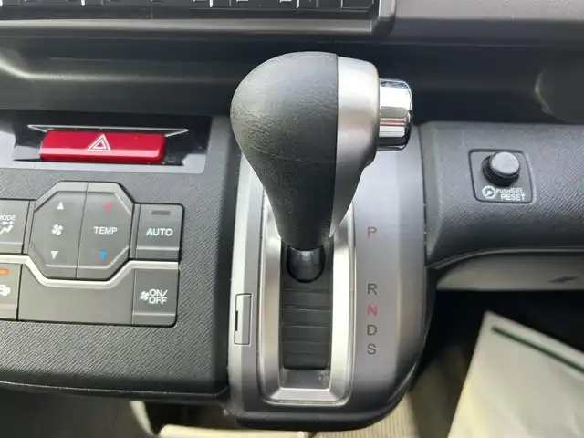 ホンダ ステップワゴン スパーダ パワーエディション 和歌山県 2013(平25)年 10.5万km ホワイトオーキッドパール 社外ナビ（Gathers）（VXM-135VFNi）/(Bluetooth/AM/FM/フルセグTV)/ワンオーナー/両側パワースライドドア/バックカメラ/アイドリングストップ/純正ドアバイザー/純正フロアマット/スペアキー1本/保証書/取扱説明書