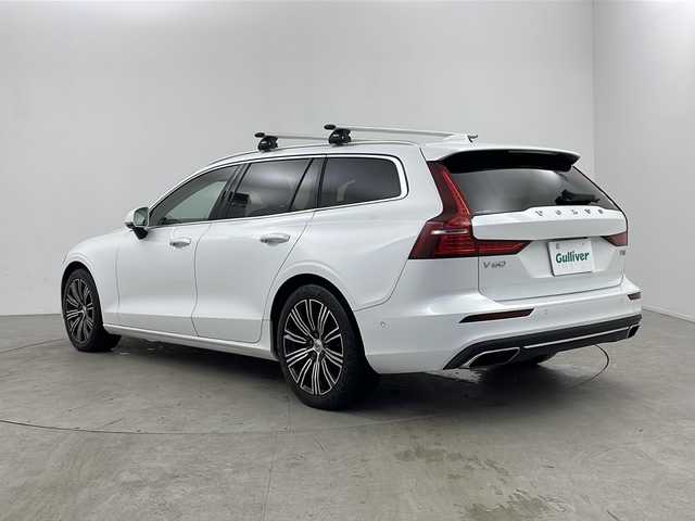 ボルボ Ｖ６０ T5 インスクリプション 鹿児島県 2019(令1)年 3.2万km クリスタルホワイトP 純正メモリナビ/(Bluetooth/USB/AppleCarPlay/AndroidAuto)/harman/kardonサウンドシステム/360°ビューモニター/革シート/パワーシート/オットマン/前後ドライブレコーダー/ルーフキャリア/ETC/電動リアゲート/アイドリングストップ/アダプティブクルーズコントロール/クロストラフィックアラート/レーンキーピングアシスト/クリアランスソナー/LEDヘッドライト/コーナリングライト/オートマチックハイビーム/スマートキー
