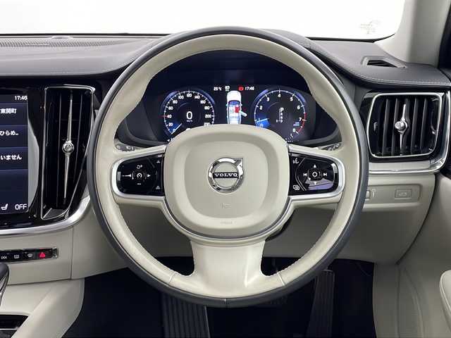 ボルボ Ｖ６０ T5 インスクリプション 鹿児島県 2019(令1)年 3.2万km クリスタルホワイトP 純正メモリナビ/(Bluetooth/USB/AppleCarPlay/AndroidAuto)/harman/kardonサウンドシステム/360°ビューモニター/革シート/パワーシート/オットマン/前後ドライブレコーダー/ルーフキャリア/ETC/電動リアゲート/アイドリングストップ/アダプティブクルーズコントロール/クロストラフィックアラート/レーンキーピングアシスト/クリアランスソナー/LEDヘッドライト/コーナリングライト/オートマチックハイビーム/スマートキー