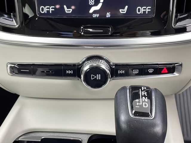ボルボ Ｖ６０ T5 インスクリプション 鹿児島県 2019(令1)年 3.2万km クリスタルホワイトP 純正メモリナビ/(Bluetooth/USB/AppleCarPlay/AndroidAuto)/harman/kardonサウンドシステム/360°ビューモニター/革シート/パワーシート/オットマン/前後ドライブレコーダー/ルーフキャリア/ETC/電動リアゲート/アイドリングストップ/アダプティブクルーズコントロール/クロストラフィックアラート/レーンキーピングアシスト/クリアランスソナー/LEDヘッドライト/コーナリングライト/オートマチックハイビーム/スマートキー