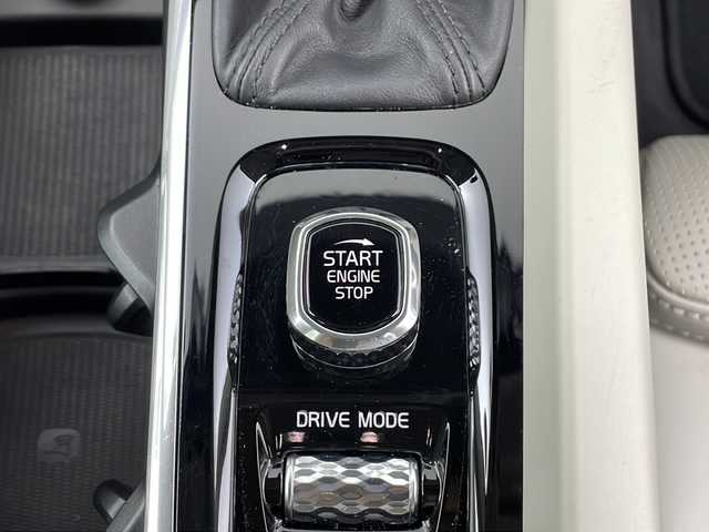 ボルボ Ｖ６０ T5 インスクリプション 鹿児島県 2019(令1)年 3.2万km クリスタルホワイトP 純正メモリナビ/(Bluetooth/USB/AppleCarPlay/AndroidAuto)/harman/kardonサウンドシステム/360°ビューモニター/革シート/パワーシート/オットマン/前後ドライブレコーダー/ルーフキャリア/ETC/電動リアゲート/アイドリングストップ/アダプティブクルーズコントロール/クロストラフィックアラート/レーンキーピングアシスト/クリアランスソナー/LEDヘッドライト/コーナリングライト/オートマチックハイビーム/スマートキー