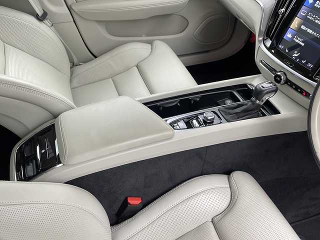 ボルボ Ｖ６０ T5 インスクリプション 鹿児島県 2019(令1)年 3.2万km クリスタルホワイトP 純正メモリナビ/(Bluetooth/USB/AppleCarPlay/AndroidAuto)/harman/kardonサウンドシステム/360°ビューモニター/革シート/パワーシート/オットマン/前後ドライブレコーダー/ルーフキャリア/ETC/電動リアゲート/アイドリングストップ/アダプティブクルーズコントロール/クロストラフィックアラート/レーンキーピングアシスト/クリアランスソナー/LEDヘッドライト/コーナリングライト/オートマチックハイビーム/スマートキー
