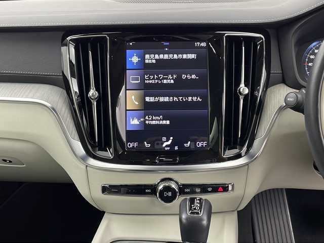 ボルボ Ｖ６０ T5 インスクリプション 鹿児島県 2019(令1)年 3.2万km クリスタルホワイトP 純正メモリナビ/(Bluetooth/USB/AppleCarPlay/AndroidAuto)/harman/kardonサウンドシステム/360°ビューモニター/革シート/パワーシート/オットマン/前後ドライブレコーダー/ルーフキャリア/ETC/電動リアゲート/アイドリングストップ/アダプティブクルーズコントロール/クロストラフィックアラート/レーンキーピングアシスト/クリアランスソナー/LEDヘッドライト/コーナリングライト/オートマチックハイビーム/スマートキー