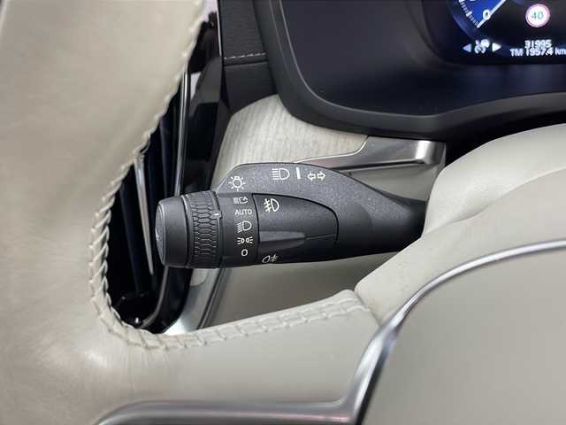 ボルボ Ｖ６０ T5 インスクリプション 鹿児島県 2019(令1)年 3.2万km クリスタルホワイトP 純正メモリナビ/(Bluetooth/USB/AppleCarPlay/AndroidAuto)/harman/kardonサウンドシステム/360°ビューモニター/革シート/パワーシート/オットマン/前後ドライブレコーダー/ルーフキャリア/ETC/電動リアゲート/アイドリングストップ/アダプティブクルーズコントロール/クロストラフィックアラート/レーンキーピングアシスト/クリアランスソナー/LEDヘッドライト/コーナリングライト/オートマチックハイビーム/スマートキー