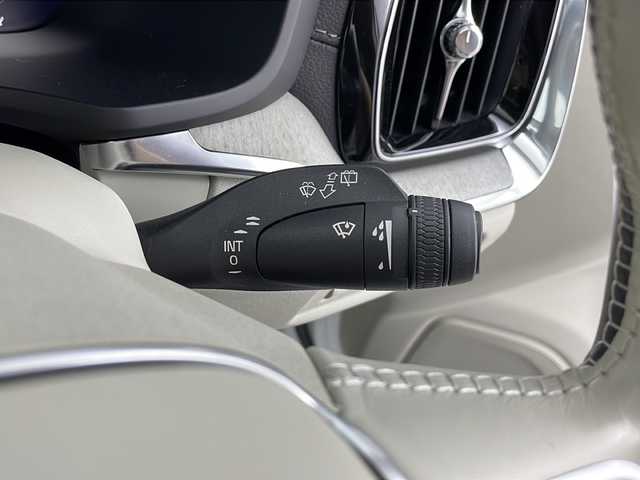 ボルボ Ｖ６０ T5 インスクリプション 鹿児島県 2019(令1)年 3.2万km クリスタルホワイトP 純正メモリナビ/(Bluetooth/USB/AppleCarPlay/AndroidAuto)/harman/kardonサウンドシステム/360°ビューモニター/革シート/パワーシート/オットマン/前後ドライブレコーダー/ルーフキャリア/ETC/電動リアゲート/アイドリングストップ/アダプティブクルーズコントロール/クロストラフィックアラート/レーンキーピングアシスト/クリアランスソナー/LEDヘッドライト/コーナリングライト/オートマチックハイビーム/スマートキー
