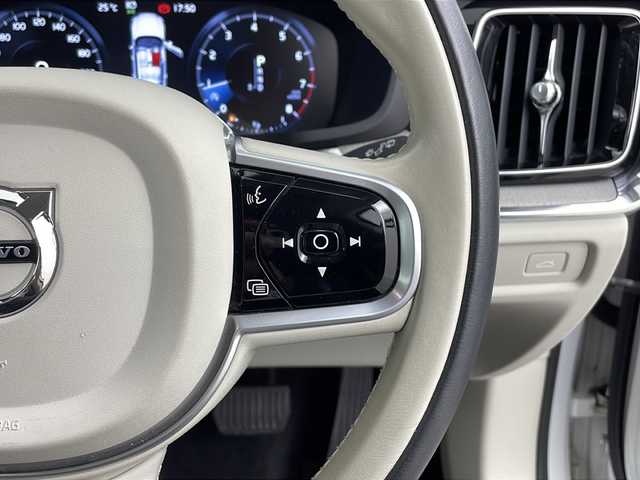 ボルボ Ｖ６０ T5 インスクリプション 鹿児島県 2019(令1)年 3.2万km クリスタルホワイトP 純正メモリナビ/(Bluetooth/USB/AppleCarPlay/AndroidAuto)/harman/kardonサウンドシステム/360°ビューモニター/革シート/パワーシート/オットマン/前後ドライブレコーダー/ルーフキャリア/ETC/電動リアゲート/アイドリングストップ/アダプティブクルーズコントロール/クロストラフィックアラート/レーンキーピングアシスト/クリアランスソナー/LEDヘッドライト/コーナリングライト/オートマチックハイビーム/スマートキー