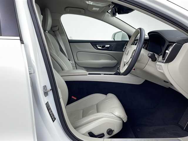 ボルボ Ｖ６０ T5 インスクリプション 鹿児島県 2019(令1)年 3.2万km クリスタルホワイトP 純正メモリナビ/(Bluetooth/USB/AppleCarPlay/AndroidAuto)/harman/kardonサウンドシステム/360°ビューモニター/革シート/パワーシート/オットマン/前後ドライブレコーダー/ルーフキャリア/ETC/電動リアゲート/アイドリングストップ/アダプティブクルーズコントロール/クロストラフィックアラート/レーンキーピングアシスト/クリアランスソナー/LEDヘッドライト/コーナリングライト/オートマチックハイビーム/スマートキー