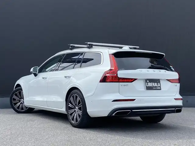 ボルボ Ｖ６０ T5 インスクリプション 栃木県 2019(令1)年 3.3万km クリスタルホワイトP harman/kardon/全方位カメラ/白革シート/HUD/ACC/レーンキープ/ブラインドS/純正ナビ/フルセグ /パワーシート/シートヒーター/シートベンチレーター/白革/電動リアゲート/ETC/LED/純正18インチAW/社外ドラレコ前後