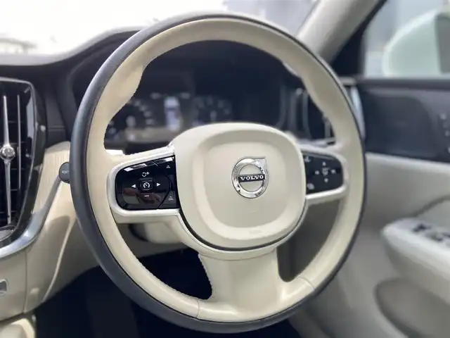 ボルボ Ｖ６０ T5 インスクリプション 栃木県 2019(令1)年 3.3万km クリスタルホワイトP harman/kardon/全方位カメラ/白革シート/HUD/ACC/レーンキープ/ブラインドS/純正ナビ/フルセグ /パワーシート/シートヒーター/シートベンチレーター/白革/電動リアゲート/ETC/LED/純正18インチAW/社外ドラレコ前後