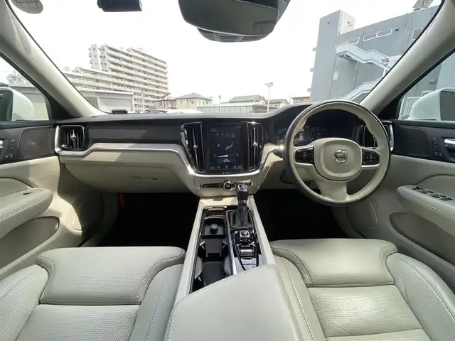 ボルボ Ｖ６０ T5 インスクリプション 栃木県 2019(令1)年 3.3万km クリスタルホワイトP harman/kardon/全方位カメラ/白革シート/HUD/ACC/レーンキープ/ブラインドS/純正ナビ/フルセグ /パワーシート/シートヒーター/シートベンチレーター/白革/電動リアゲート/ETC/LED/純正18インチAW/社外ドラレコ前後